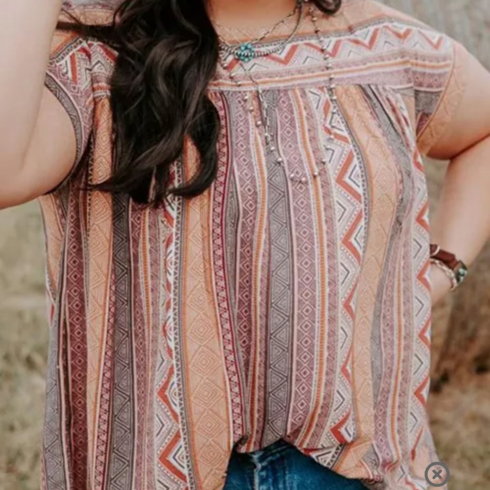 New boutique Tribal Plus size short sleeved top - Picture 5 of 10